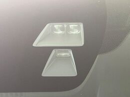 【スマートブレーキサポート】走行中に前方の車両等を認識し、衝突しそうな時は警報とブレーキで衝突回避と被害軽減をアシスト。より安全にドライブをお楽しみいただけます。