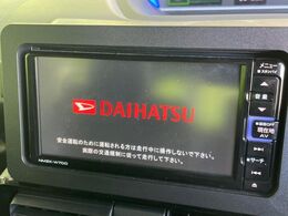 【純正ナビ】人気の純正ナビを装備しております。ナビの使いやすさはもちろん、オーディオ機能も充実！キャンプや旅行はもちろん、通勤や買い物など普段のドライブも楽しくなるはず♪