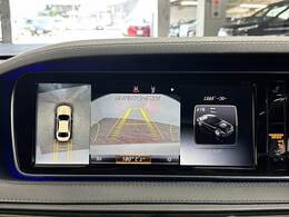 【全方位モニター】 クルマを上空から見下ろしているかのように、直感的に周囲の状況を把握できます。