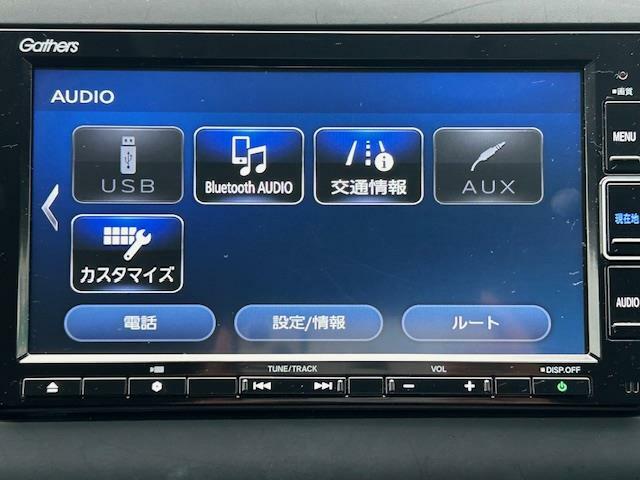 【ナビ】各種オーディオメディアをお楽しみいただけます。自分の現在地を確認できる事と目的地までのルート案内げできます。ドライバーはモニター上に映し出された地図で確認することができます。