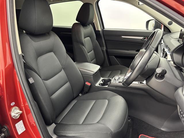 ◆【運転席】座り心地が良いシートなので長時間の運転でも快適にお過ごしいただけます。新品のフロアマットのご注文も可能です。掲載箇所以外にご希望の写真がございましたらお気軽にお問い合わせ下さい。