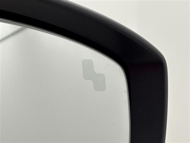 【ブラインド・スポット・モニタリング（BSM）】＆【リア・クロス・トラフィック・アラート（RCTA）】後方に接近するクルマの存在を知らせることにより、後方確認を支援します！