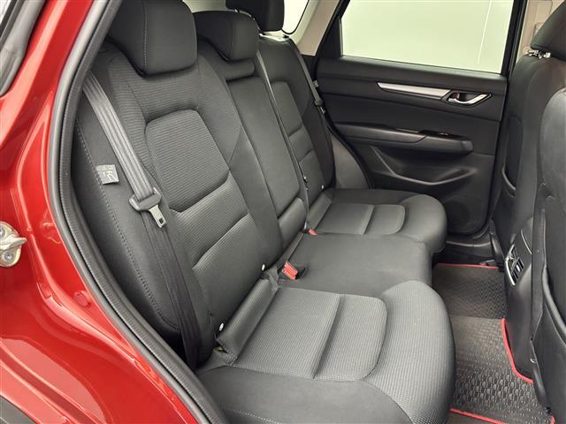 ◆【後部座席】後席もゆったりドライブを楽しめます。ガリバーでご購入いただきましたら、内外装はプロこだわりのクリーニングで清潔なおクルマでご納車させていただきます！店舗での現車確認も承っています！