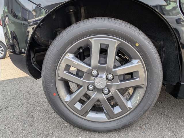 販売部門では月100台お任せいただき、車検部門では月に500台お任せ頂いております！豊富な販売や車検の実績を積んだスタッフが対応をさせて頂きますのでご安心してご来店くださいませ！※2023年実績