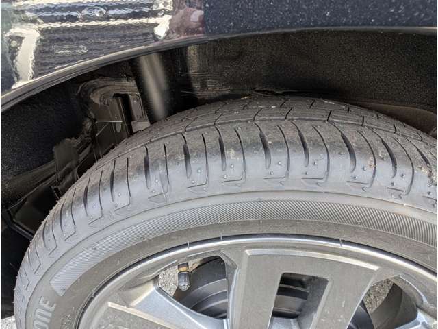 ☆ご納車前準備☆　お客様の安心安全の為にご納車前の準備にも力を入れております！ 整備士と営業が連携して確認しております。中古車は修復歴がないか・内外装の清掃・部品の確認交換をしています