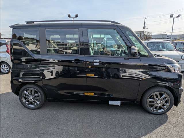 ☆当店商品の特徴☆　登録がされているお車で走行距離は10キロほどで誰も乗っていない車です！展示車はキズが付いてしまう場合もあるので直接ご確認くださいませ。