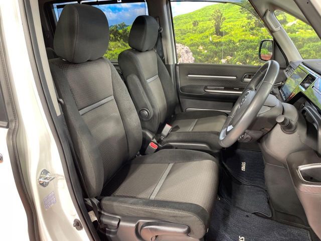 運転席シート廻りは使用感も少なく、良好な状態となっています。丁寧に使われていたことがよくわかりますね。