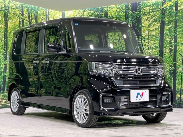 大好評のボディコーティング「弾スプラッシュコート」もご納車までに施工可能。通常のガラスコートと異なる、耐久年数6年の無機質ガラスコーティングが、ボディをキレイな状態に保ってくれます。