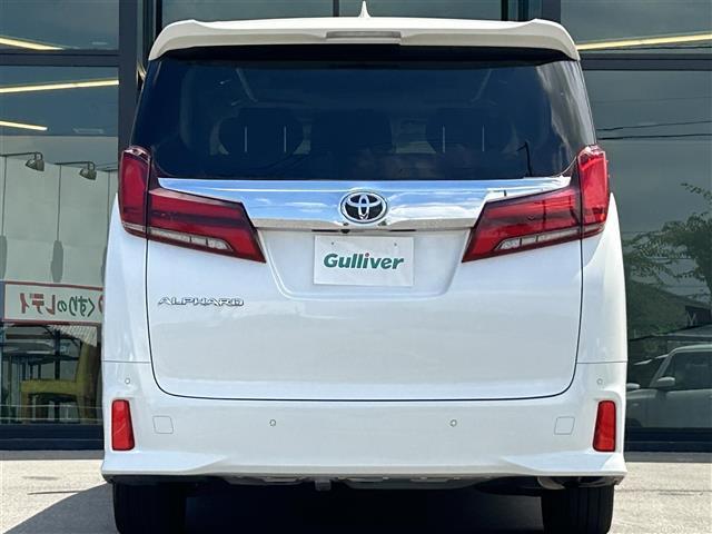 こちら後ろの写真になります。店舗にて現車の確認も頂けますので、お電話で在庫のご確認の上是非ご来店くださいませ！ご来店特典もございます！まずはご予約のお電話（フリーダイヤル）をお待ちしております。