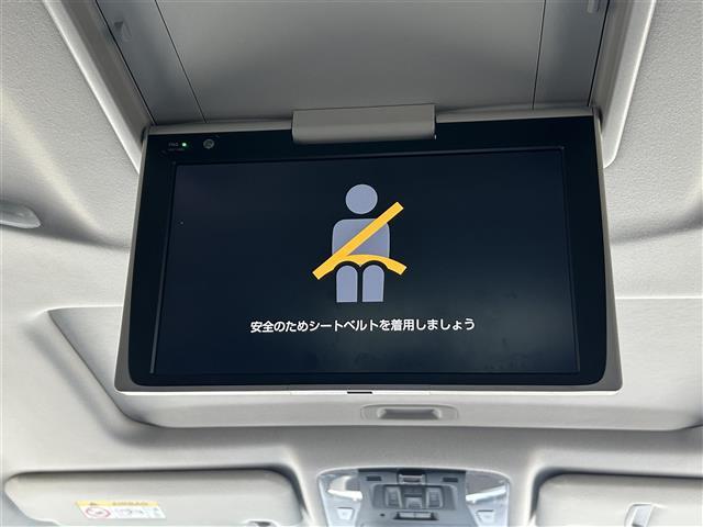 こちら後席周りの装備の写真です。動作に問題はなく、しっかり作動します。車によっては様々な機能が多数付いている車もありますので、長距離ドライブも快適に過ごせます。早目のご検討よろしくお願いします。