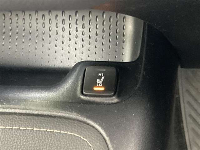 運転席、助手席にはシートヒーターが付いています。最近の冬場は例年よりも寒くなっています。。。シートヒーターがあるとないとじゃ大違い！ぜひお試しあれ！