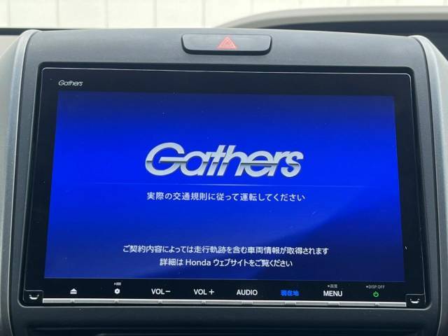 【純正ナビ】人気の純正ナビを装備しております。ナビの使いやすさはもちろん、オーディオ機能も充実！キャンプや旅行はもちろん、通勤や買い物など普段のドライブも楽しくなるはず♪