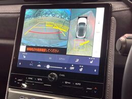 【パノラミックビューモニター】専用のカメラにより、上から見下ろしたような視点で360度クルマの周囲を確認することができます☆死角部分も確認しやすく、狭い場所での切り返しや駐車もスムーズに行えます。