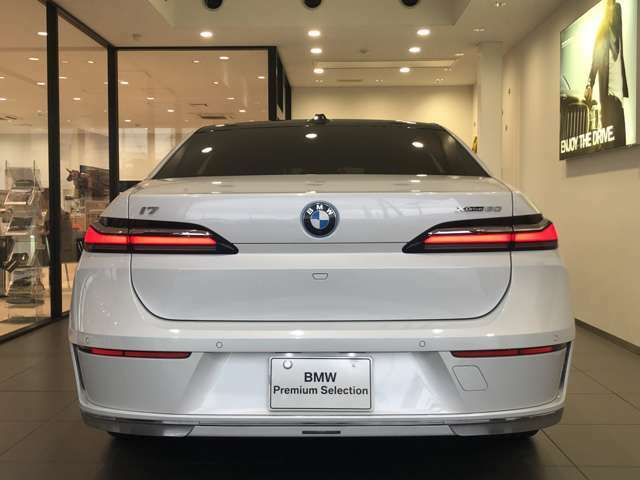 【認定中古車保証】BMW認定中古車は保証も充実しております。2年間もしくは、1年間の保証に加え、最大4年間までの保証延長も可能でございます(対象車種限定)！充実の保証で、安心してお車をご利用いただけます！