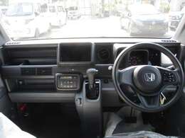 インパネ全体です！内装のボタンの位置などをご確認ください♪