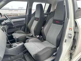 純正レカロのセミバケ！スイスポのベースグレードよりホールド感高めで嬉しい装備です。