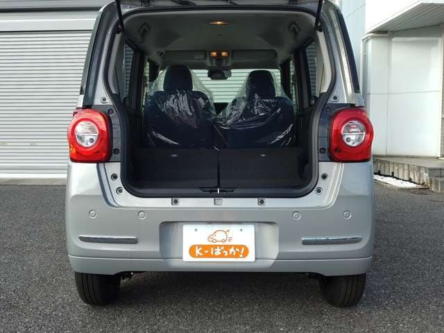 トランクは上開きなので雨の日などでも、濡れる心配が無く荷物の出し入れが出来ます☆