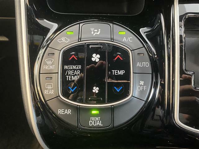 【オートエアコン】簡単操作で車内の温度を保ってくれます。快適なドライブをお楽しみいただけます！