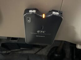 【ETC】高速道路の料金所をストレスなく通過！話題のスポットやサービスエリアに多い「スマートIC」利用時は必須のアイテムです。当店でセットアップを実施、ご納車当日からすぐにご利用いただけます！