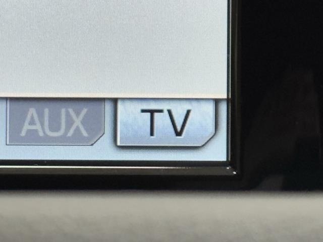 TVが見れるチューナーを装備しています。　新しい車でも付いていないことで、TVが見れない事も多々あるので要チェックです。