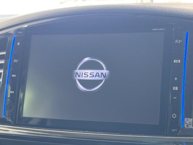 【大画面純正8型ナビ】人気の大型8インチナビを装備。存在感のある大画面はインパクト大！ナビ利用時のマップ表示は見やすく、テレビやDVDは臨場感がアップ！いつものドライブがグッと楽しくなります♪