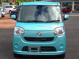 左右対称のヘッドライトが印象的な正面デザイン。コンパクトながら存在感のあるフロントです。