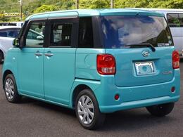 ブラックのピラーと組み合わせたツートン風デザインで、遊び心あるリアビュー。日常使いにちょうどいいサイズ感。