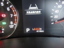 シンプルでスッキリしたメーターデザインはドライブを楽しくさせます。最近のお車は低燃費運転をしていただくと標記がかわる工夫も施されています。あなた好みのアクセントをつけてみるのも良いかもしれませんよ！