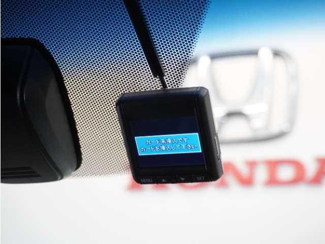 ◆ドライブレコーダー◆映像・音声などを記録する自動車用の装置です。　もしもの事故の際の記録はもちろん、旅行の際の思い出としてドライブの映像を楽しむことができます。