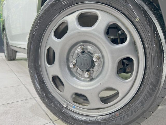 【純正15インチアルミホイール】外観にマッチした純正アルミホイールを装着しております。各種社外アルミホイールや、スタッドレスタイヤも取扱いしております。是非ご相談ください♪
