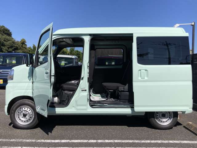 ☆側面ボディ☆空気抵抗も考慮したスタイリッシュで実用性のあるボディラインで軽自動車とは思えないカッコよさ！