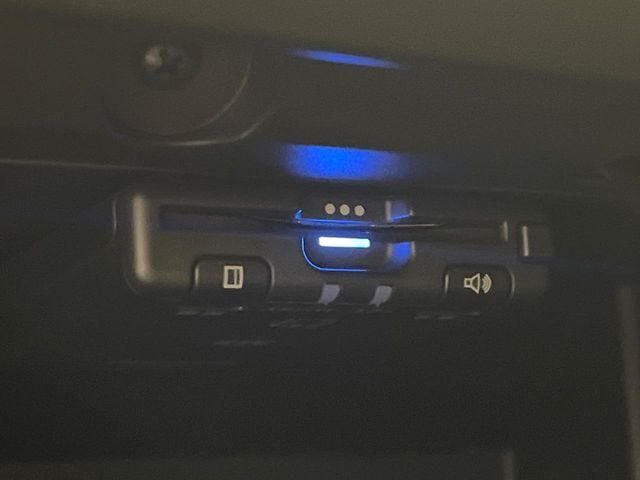 【ETC】高速道路の料金所をストレスなく通過！話題のスポットやサービスエリアに多い「スマートIC」利用時は必須のアイテムです。当店でセットアップを実施、ご納車当日からすぐにご利用いただけます！