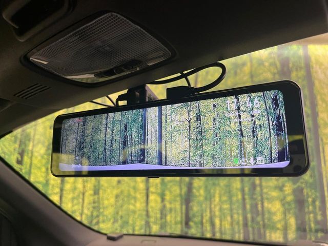 【デジタルインナーミラー】後席の大きな荷物や同乗者で後方が確認しづらい時でも安心！カメラが撮影した車両後方の映像をルームミラー内に表示。クリアな視界で状況の確認が可能です！