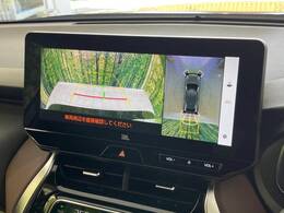 【パノラミックビューモニター】専用のカメラにより、上から見下ろしたような視点で360度クルマの周囲を確認することができます☆死角部分も確認しやすく、狭い場所での切り返しや駐車もスムーズに行えます。