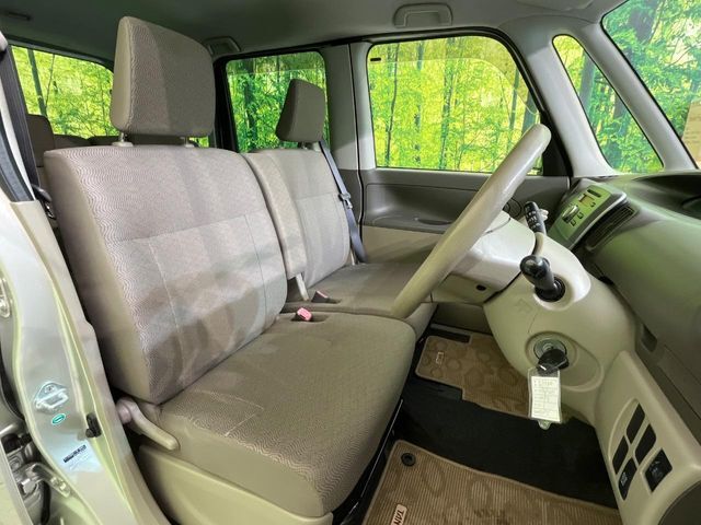 運転席シート廻りは使用感も少なく、良好な状態となっています。丁寧に使われていたことがよくわかりますね。