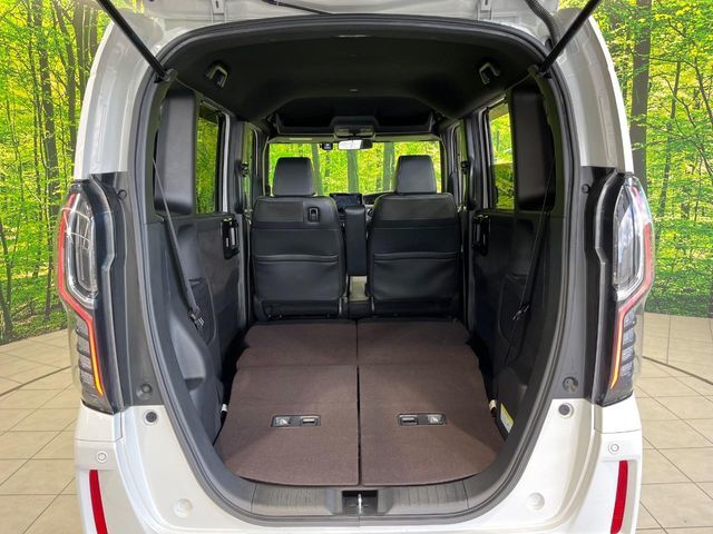 普段のお買い物や通勤、送迎等に十分な荷室スペースを確保しております。セカンドシートを倒すと、大きな荷物の積載も可能です♪