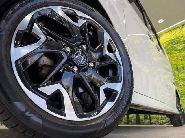 【純正15インチアルミホイール】外観にマッチした純正アルミホイールを装着しております。各種社外アルミホイールや、スタッドレスタイヤも取扱いしております。是非ご相談ください♪