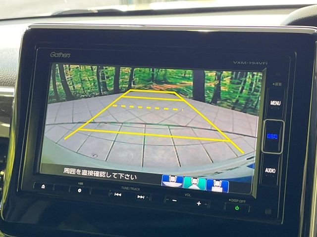 【バックカメラ】駐車時に後方がリアルタイム映像で確認できます。大型商業施設や立体駐車場での駐車時や、夜間のバック時に大活躍！運転スキルに関わらず、今や必須となった装備のひとつです！