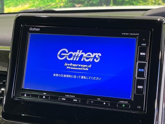 【純正ナビ】人気の純正ナビを装備しております。ナビの使いやすさはもちろん、オーディオ機能も充実！キャンプや旅行はもちろん、通勤や買い物など普段のドライブも楽しくなるはず♪