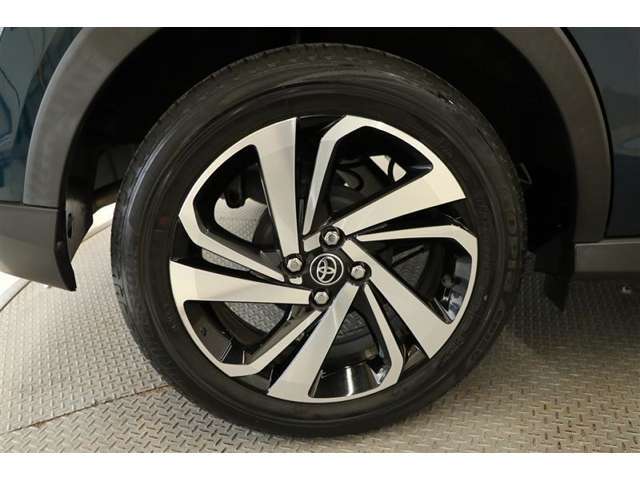 純正アルミホイール【タイヤサイズ195/60R17】