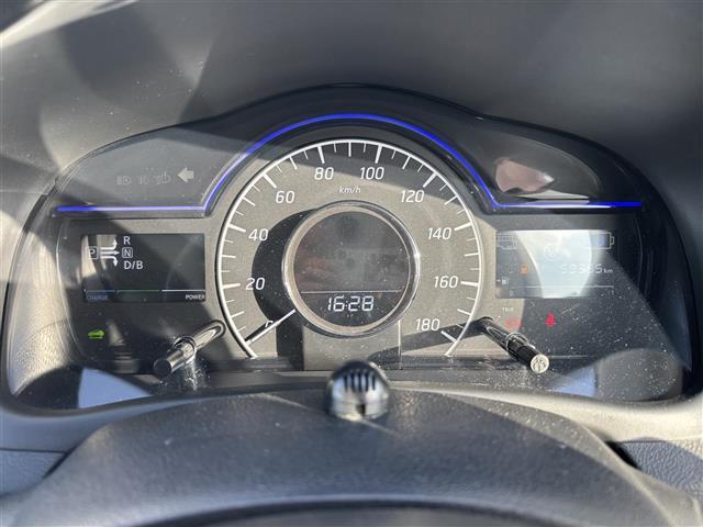 【スピードメーター】メーターがシンプルで見やすく運転しやすいですね！