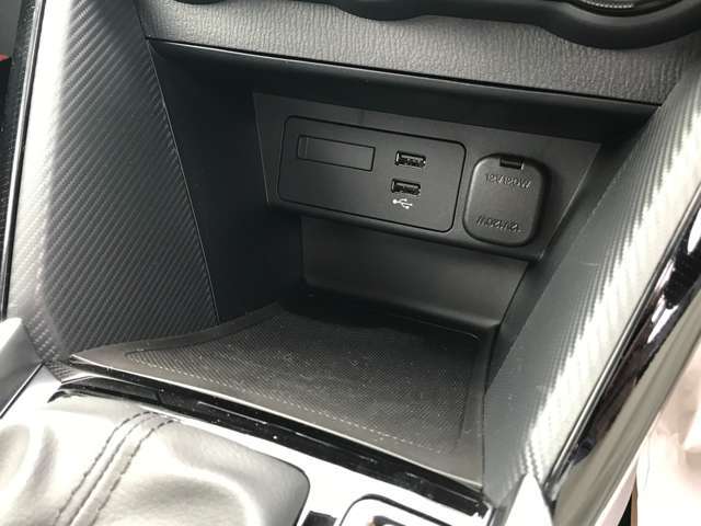 Apple CarPlay / Android Auto標準装備です