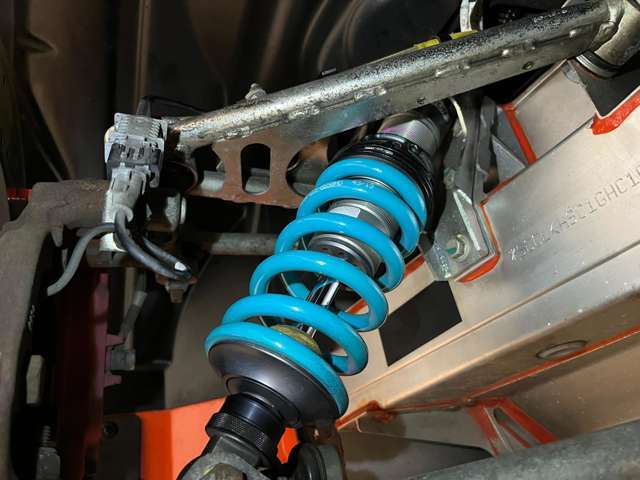 EXIGE SPORT410純正ナイトロン3Way調整式サスペンション装備。