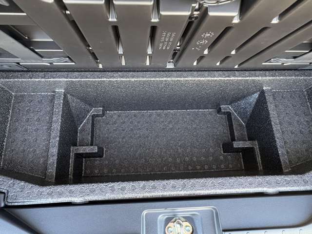 トランクルーム下収納！！収納スペースがたくさんある車両です！！！