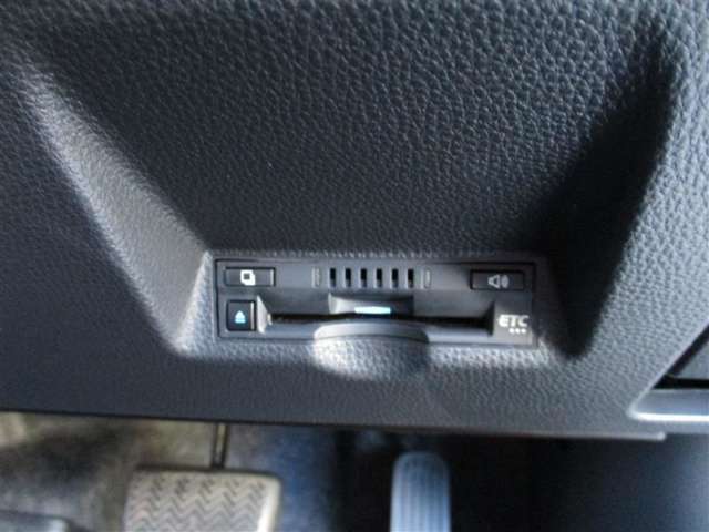 ETC車載器付きで高速道路の料金所もスムーズに通過できます