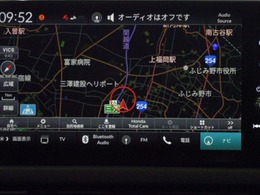 【ナビゲーション】　ナビを装備しております！インパネ内にスッキリとビルトイン装着されておりますので、運転時に視界の妨げになる事もありません。