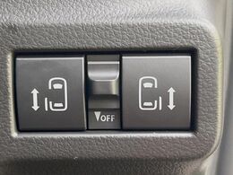 【両側パワースライドドア】スマートキーや運転席のスイッチで後席両側スライドドアの開閉が可能♪電動だから力を入れてドアを開ける必要が無く、小さなお子様でも簡単に開け閉めでき快適です♪