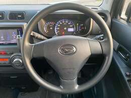 ステアリングもきれいな状態です。