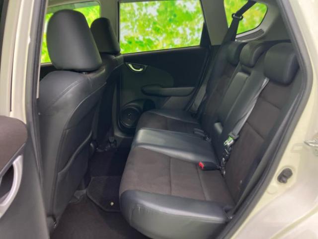 WECARSでは各商談席に大型モニターをご用意しております！見やすい大画面でゆったりと全国の在庫をご覧いただけます！是非ご来店お待ちしております！