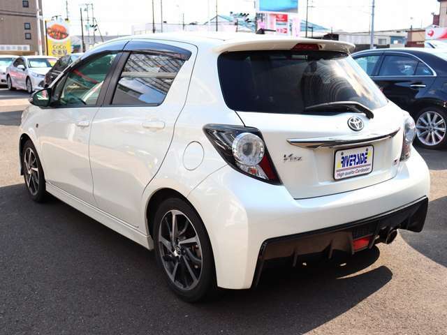 当社の車両は、オークションなどで高評価のお車を厳選して仕入れています。第三者鑑定やオークション評価4点以上にこだわっており、内外装共に状態の良いお車です。是非ご覧になってください。